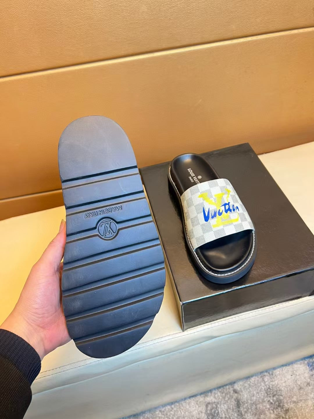 Hot selling men's slippers and shoes
