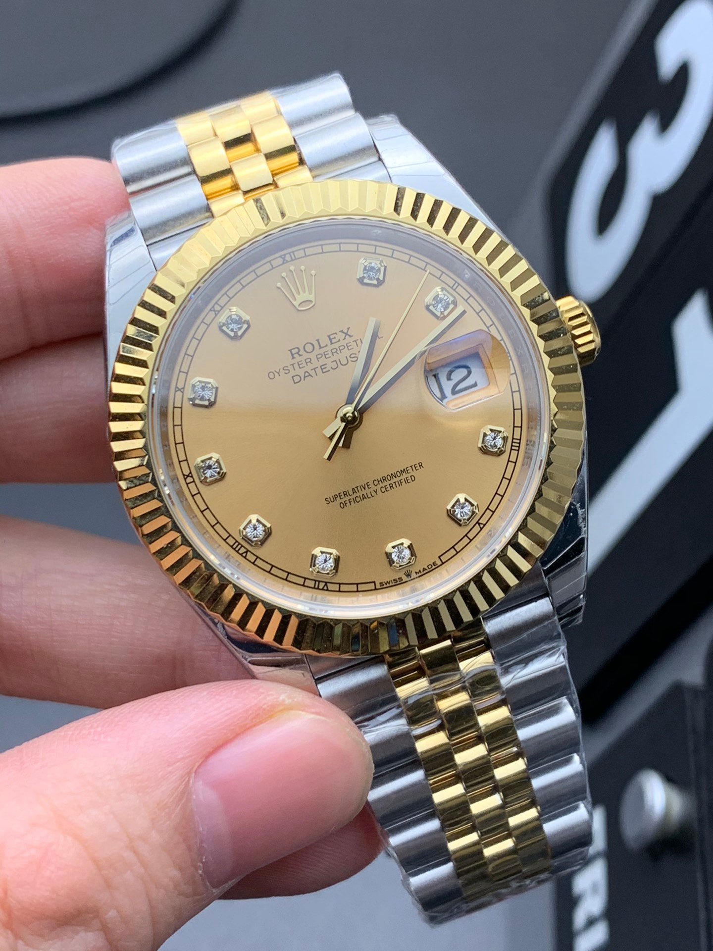 Yellow Gold - 904L Steel - 41mm