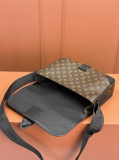 Archy Messenger MM Monogram Macassar Canvas bag