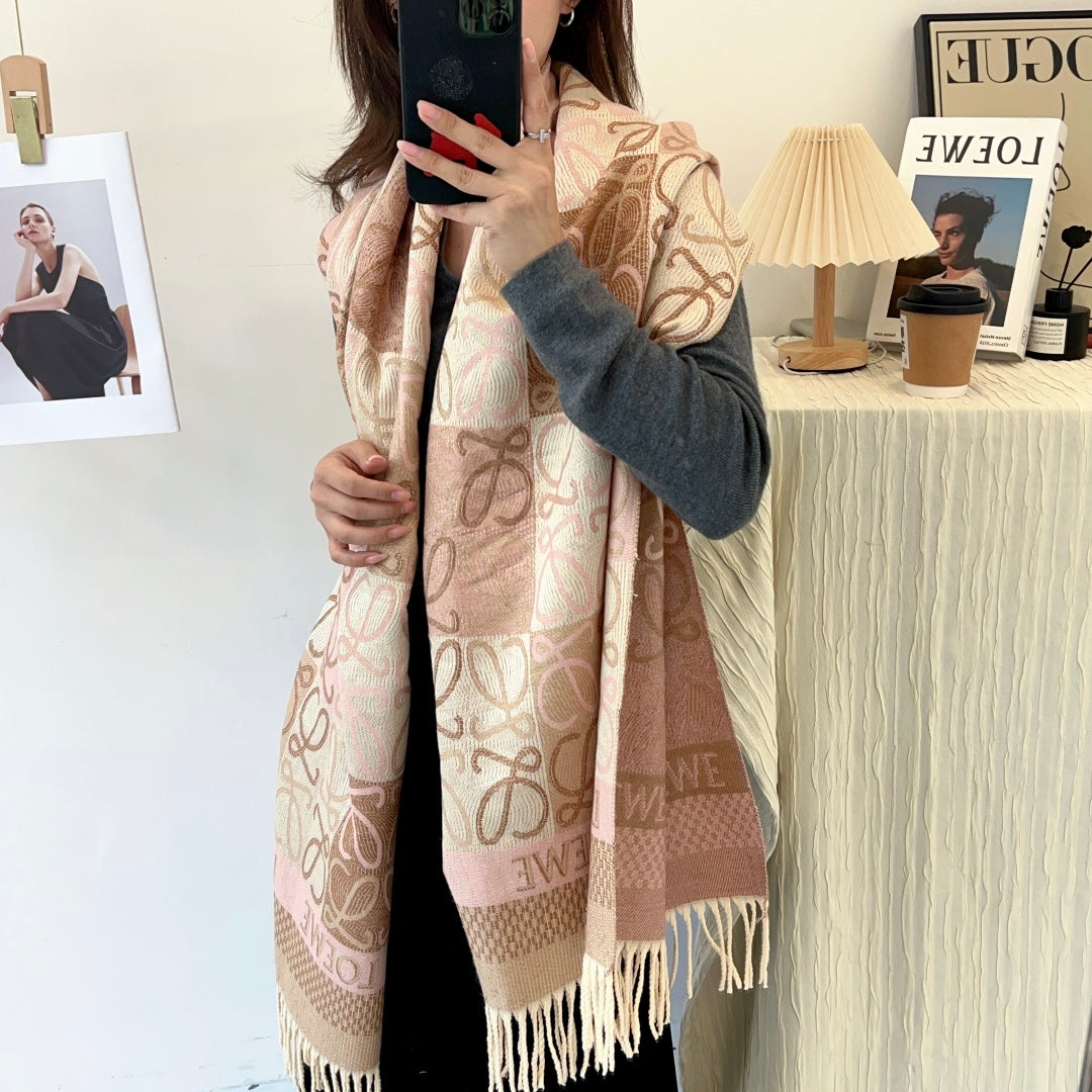 New autumn and winter scarves