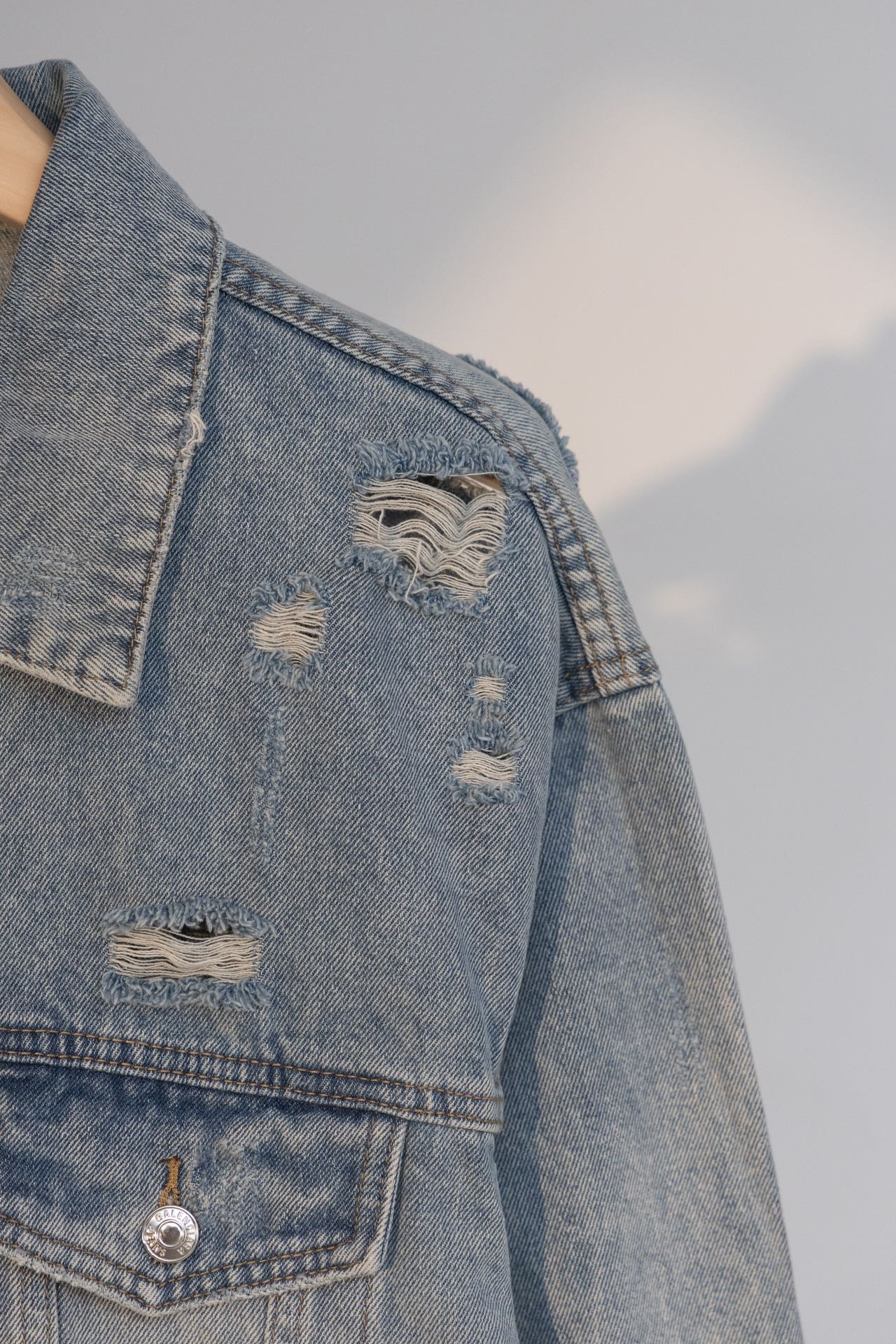 Ripped denim loose jacket