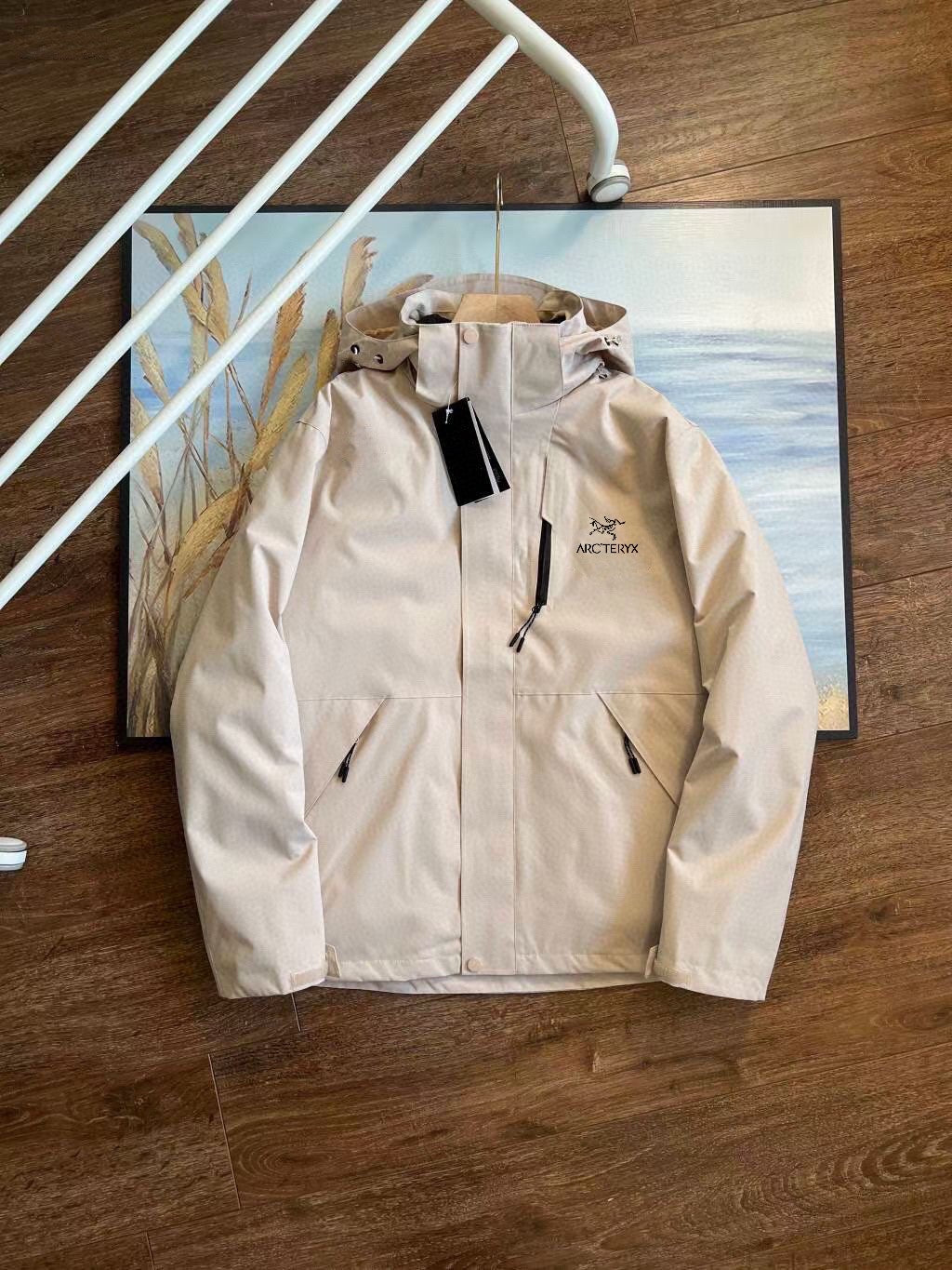 Outdoor high-end three-in-one warm jacket