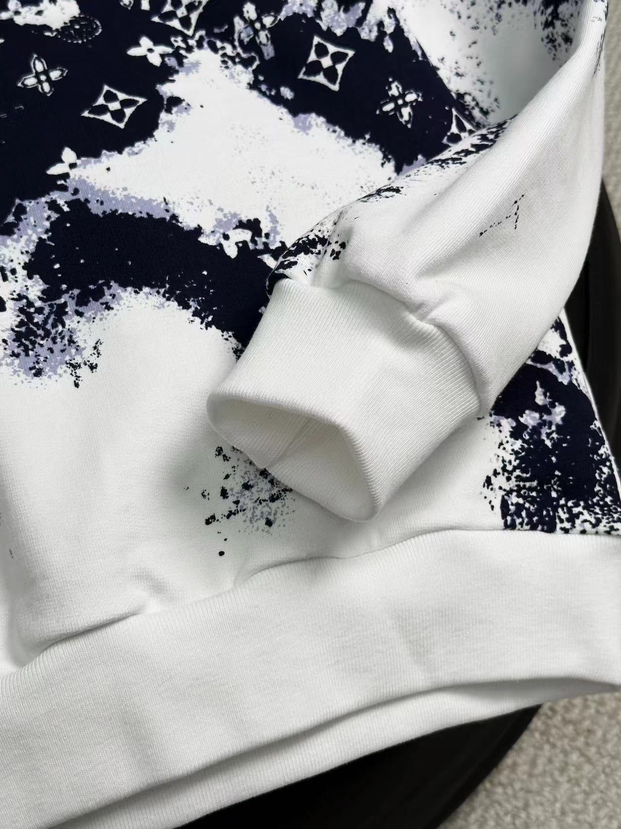 Cashew Flower Ink Splash Print Round Neck Sweatshirt