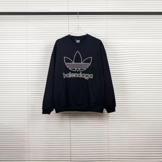 Crew neck sweatshirt embroidery