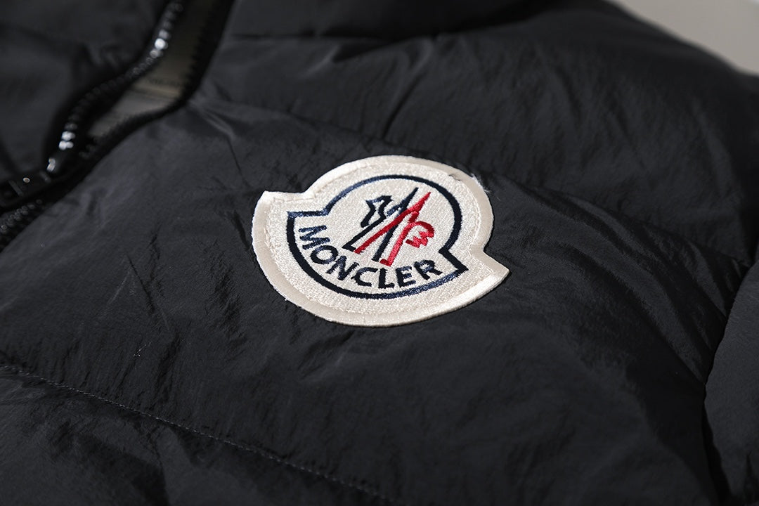 Classic logo badge stand collar down jacket