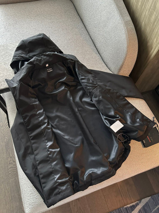 Windproof and waterproof soft shell outdoor jacket