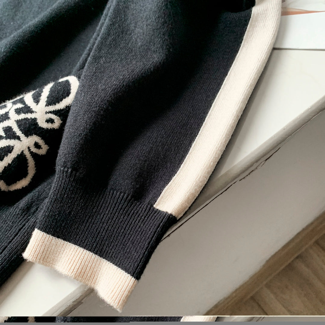 New knitted jacquard logo sweater