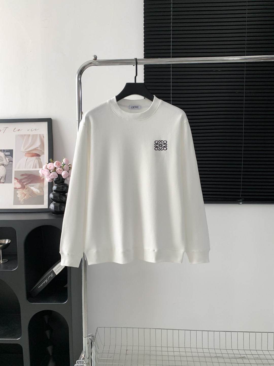 Round neck sweatshirt with embroidered logo