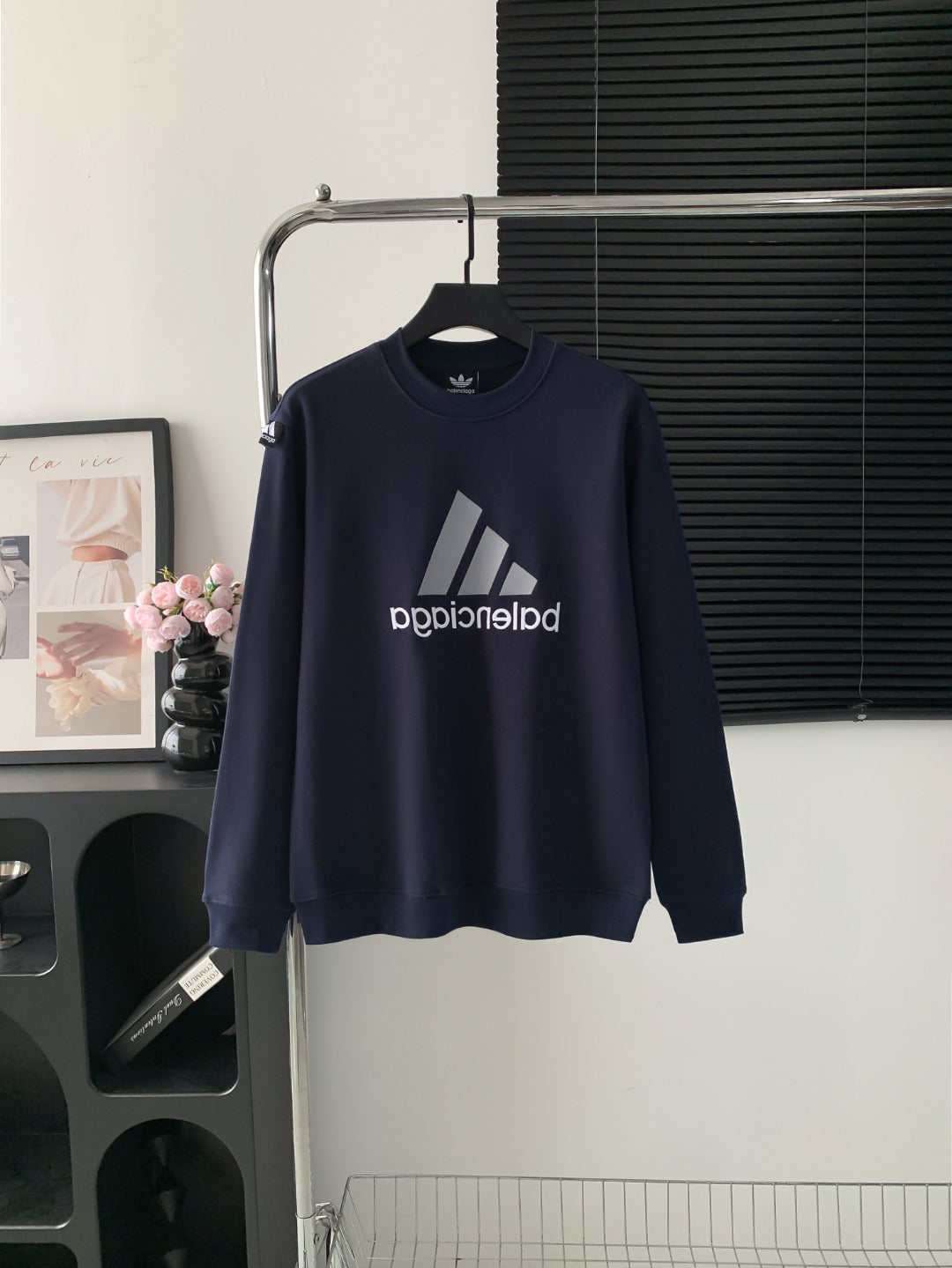 Three-bar round-neck sweatshirt with large logo embroidery