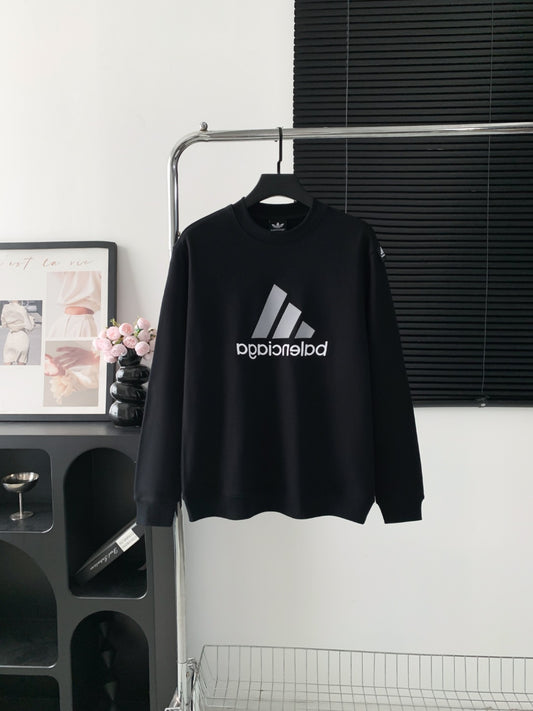 Three-bar round-neck sweatshirt with large logo embroidery