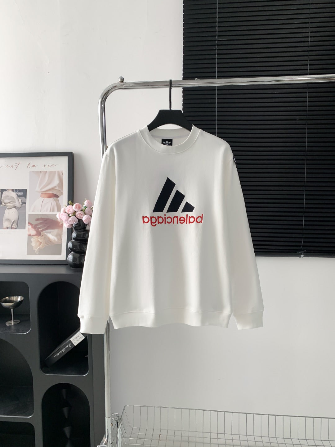 Three-bar round-neck sweatshirt with large logo embroidery