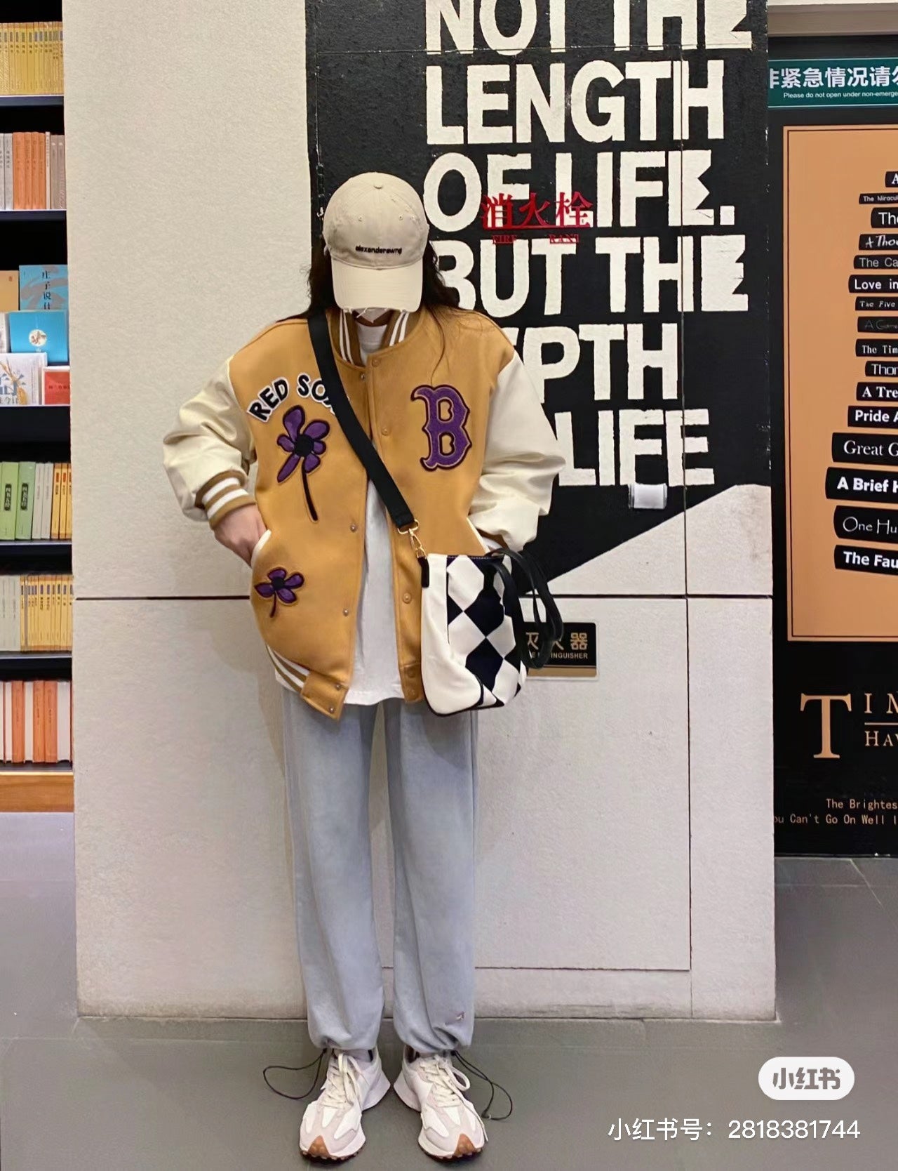 Two-color baseball jacket with small flower and letter embroidery