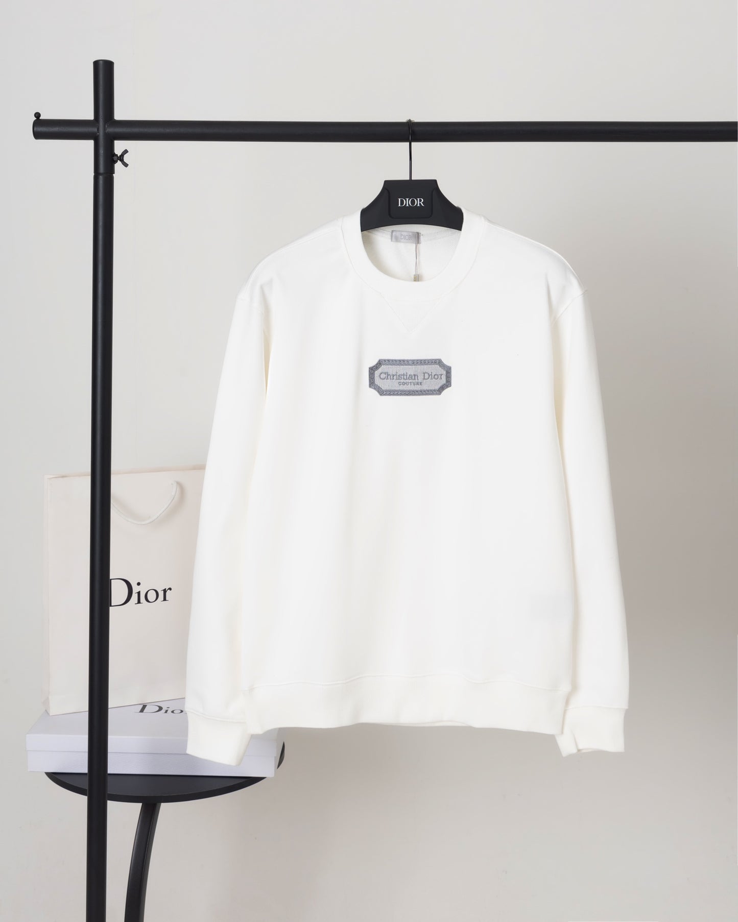 Autumn and winter classic silver label embroidered round neck sweatshirt