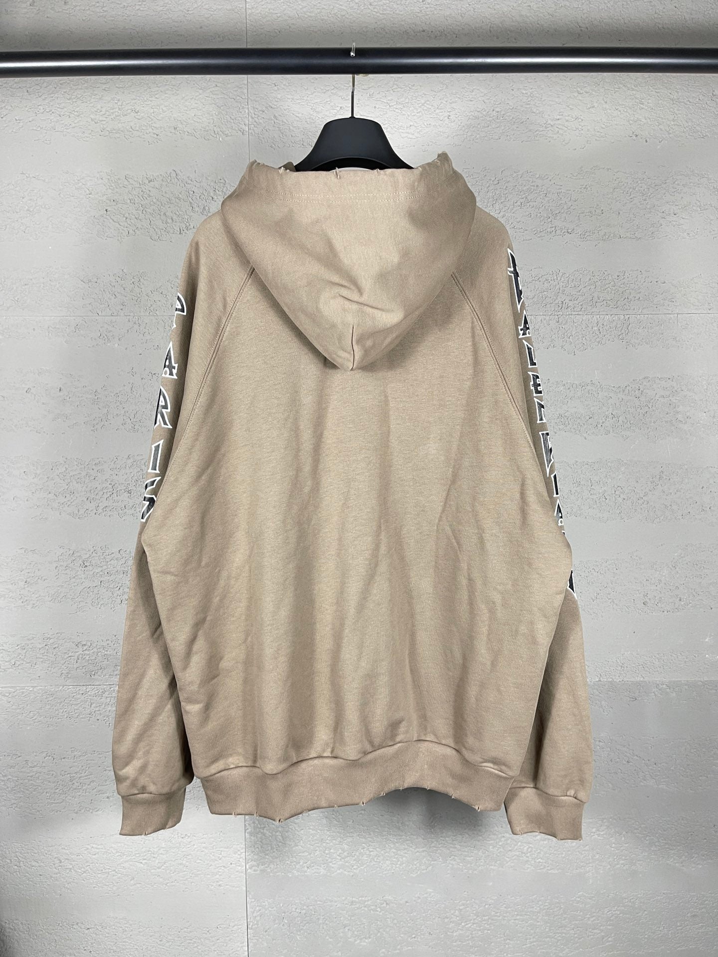 Printed hooded long-sleeved sweatshirt