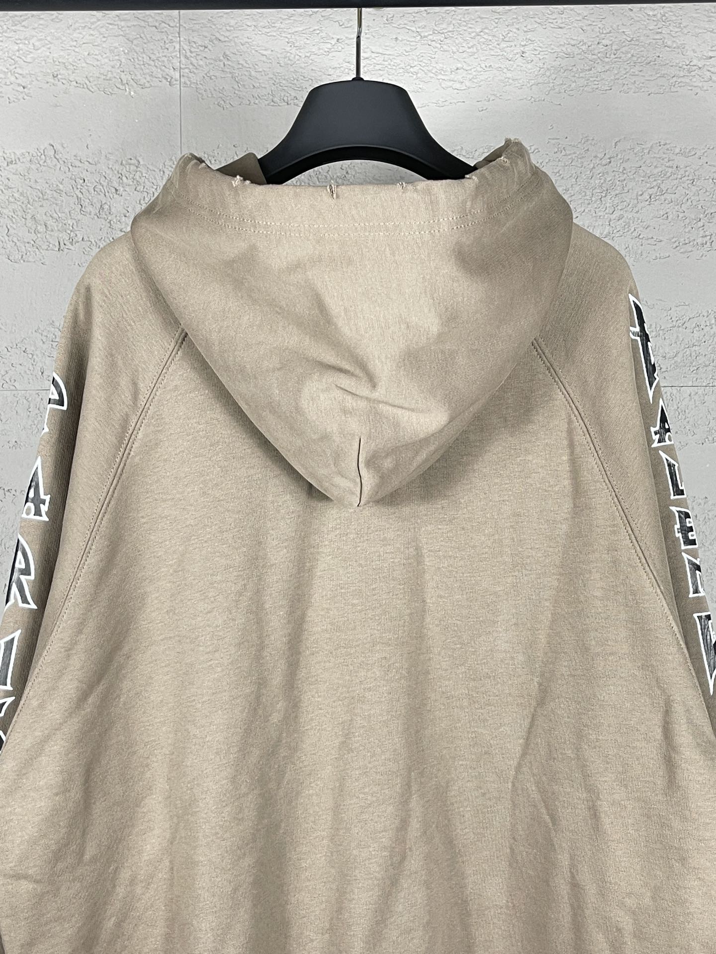 Printed hooded long-sleeved sweatshirt