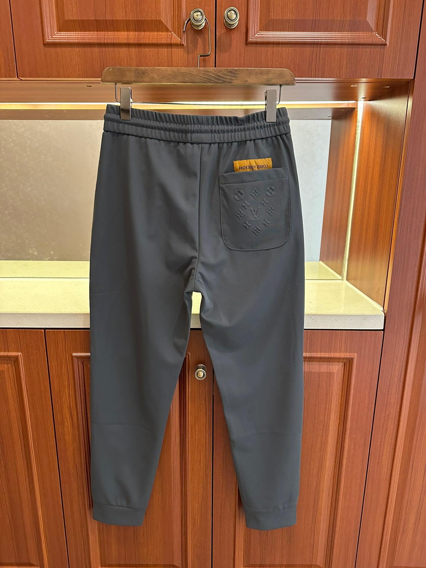 The latest autumn and winter slim-leg casual pants and sweatpants