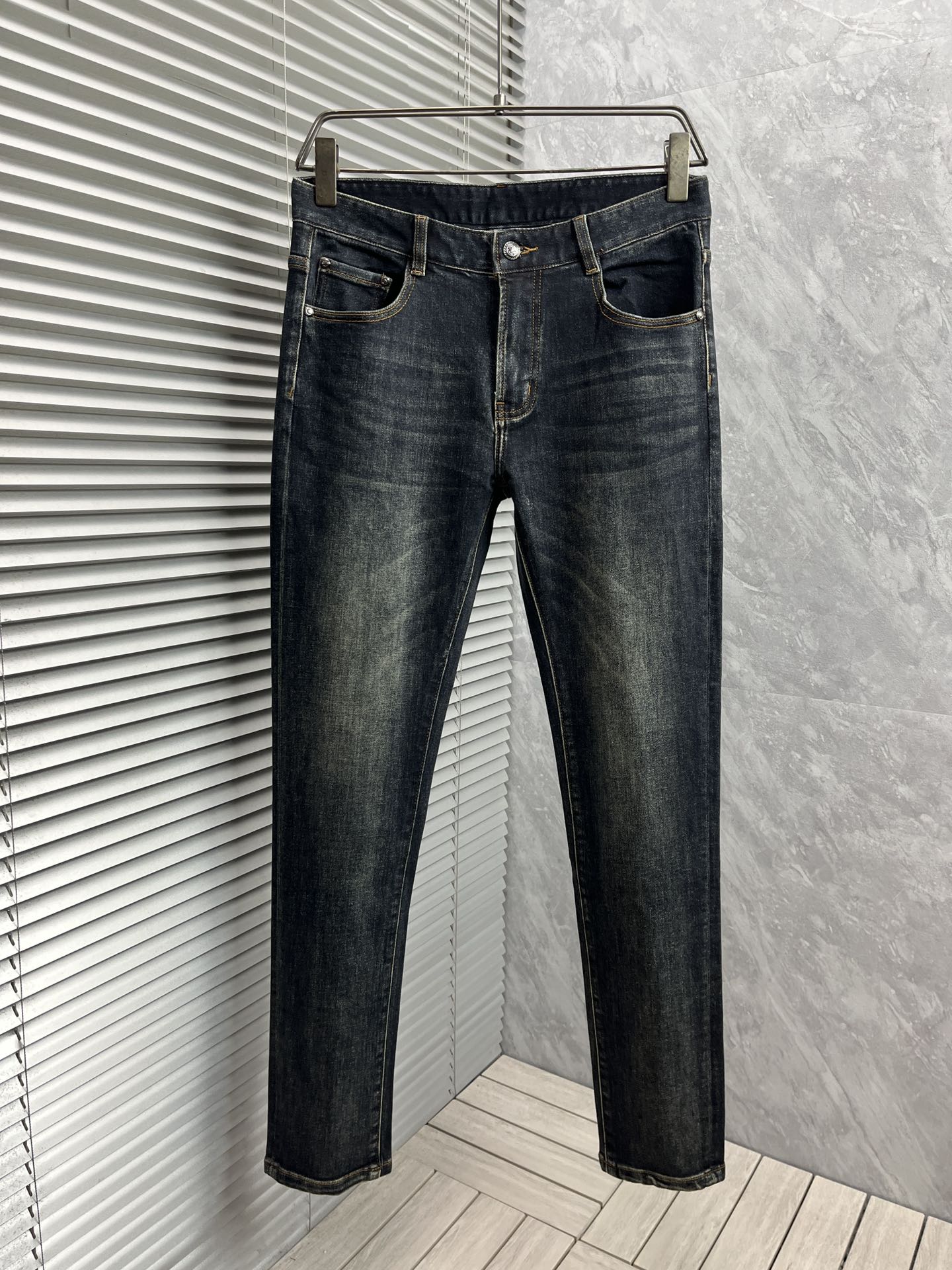 Casual slightly stretch slim jeans