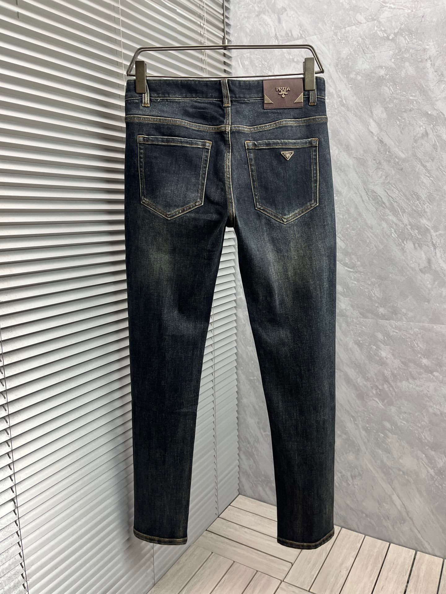 Casual slightly stretch slim jeans