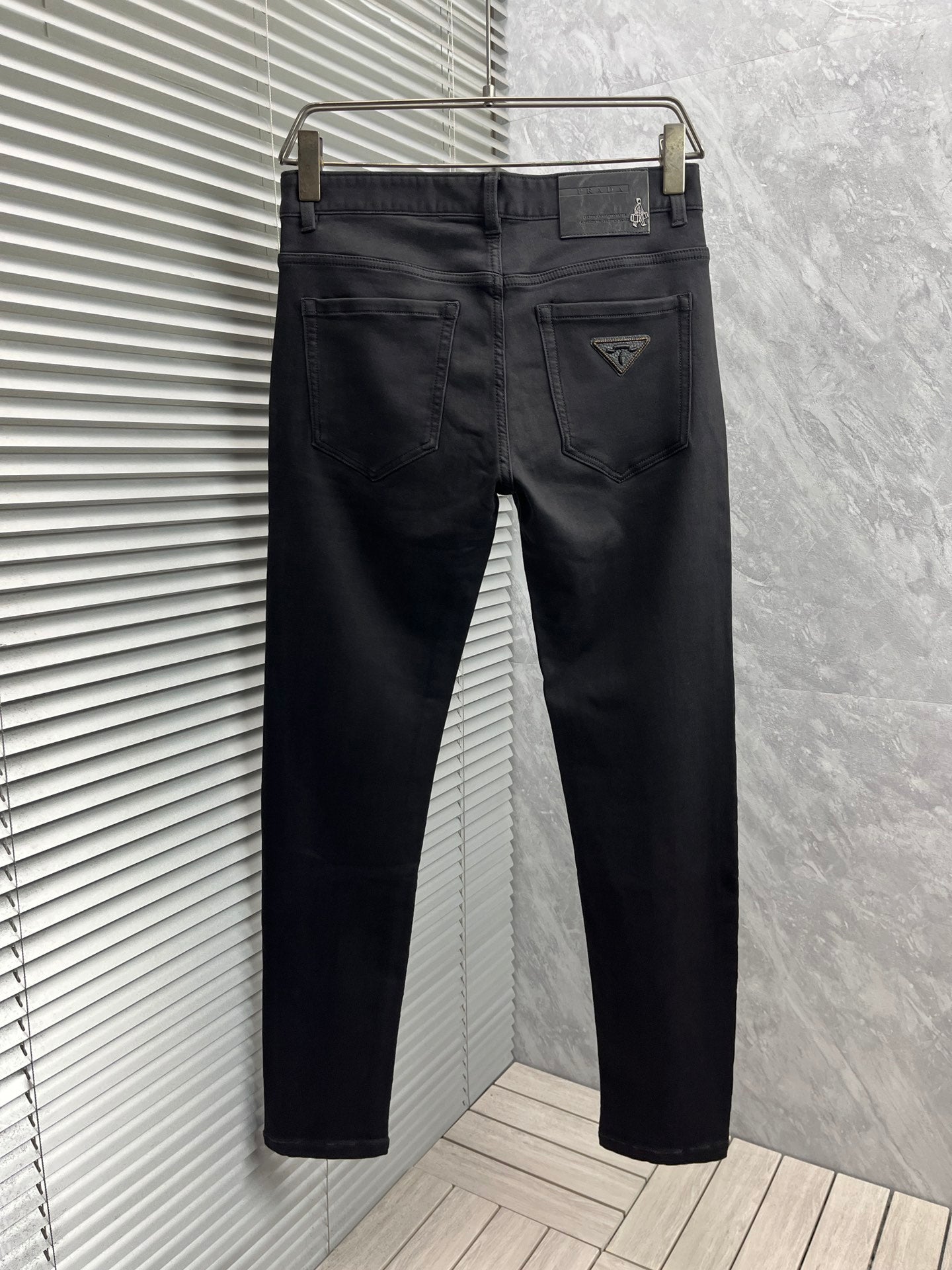 Casual slightly stretch slim jeans