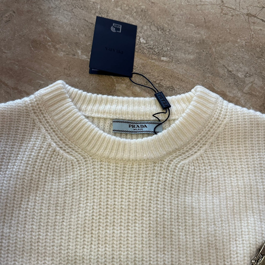 Crewneck knitted sweater