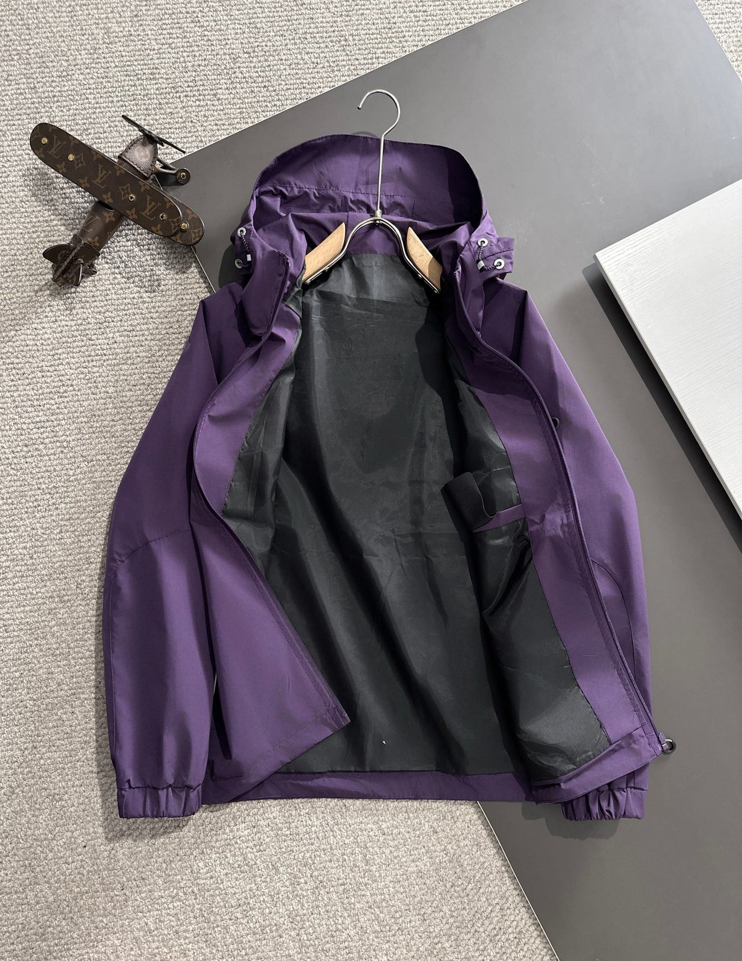 Zip-up hooded windbreaker jacket