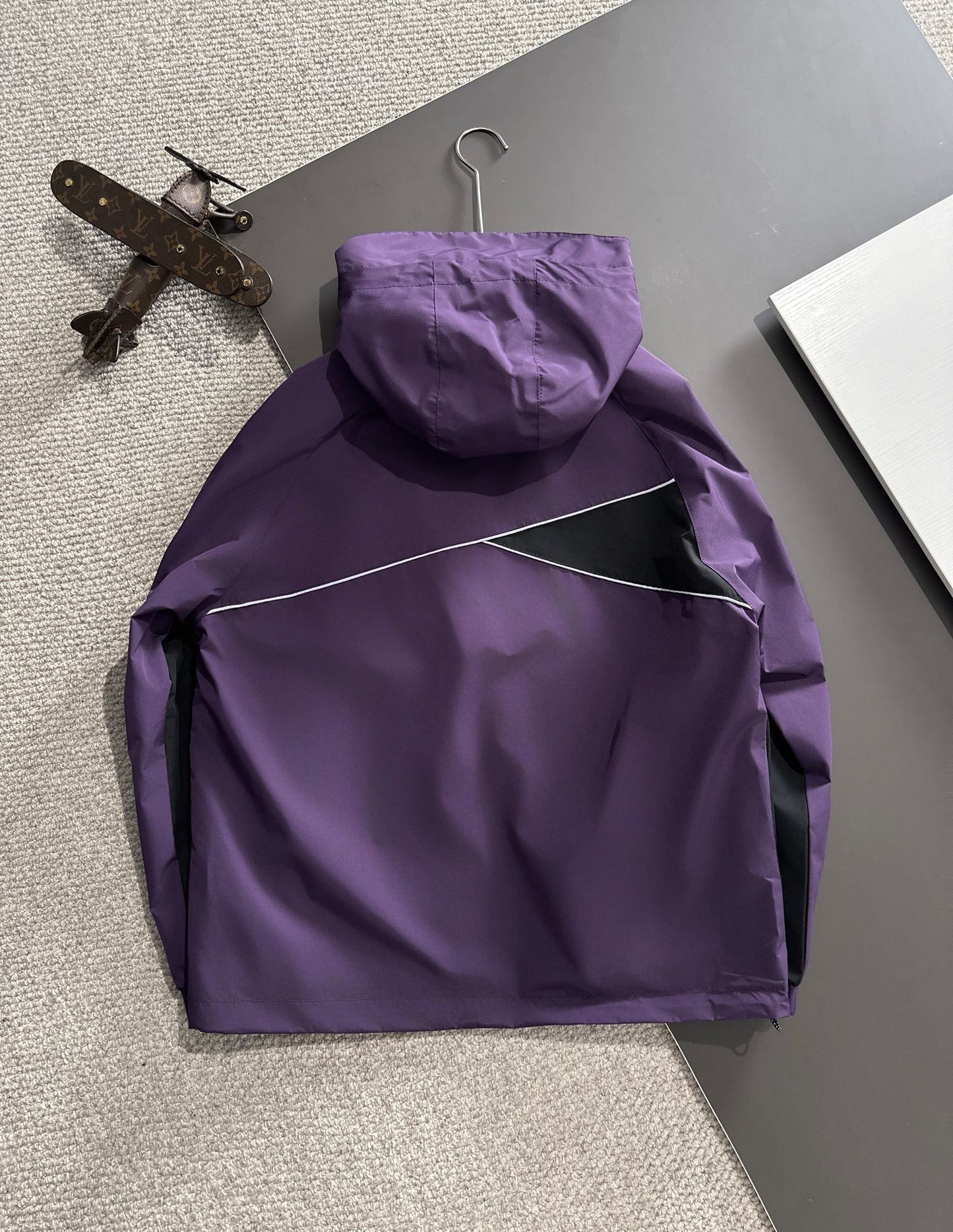 Zip-up hooded windbreaker jacket