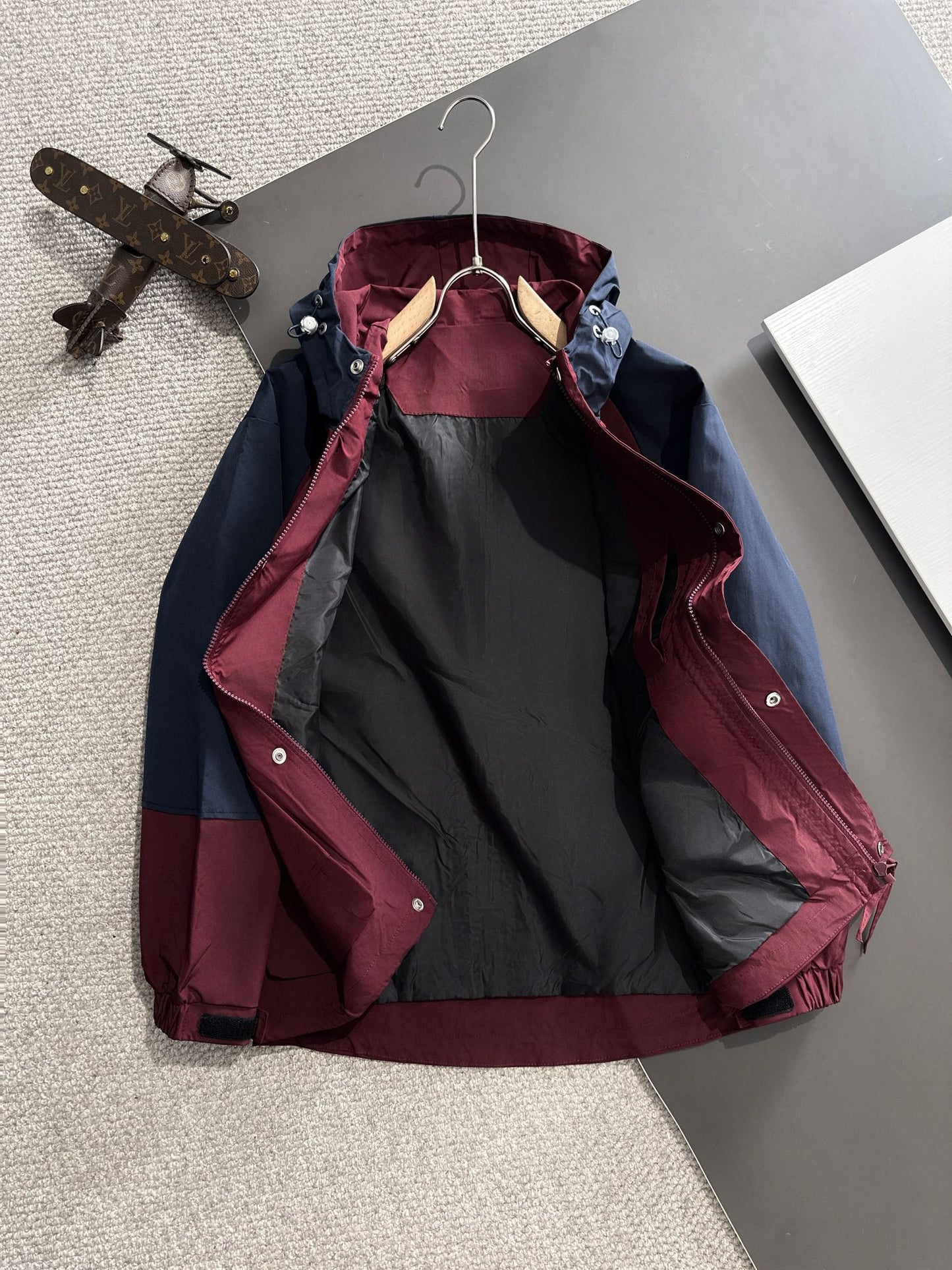 Zip-up hooded windbreaker jacket